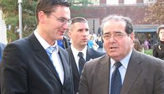 Antonio Scalia (vpravo) byl soudce Nejvyího soudu USA