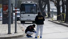 Policisté zajiují stopy po stedeních teroristických útocích.