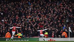 Danny Welbeck se raduje z vítzného gólu do sít Leicesteru.