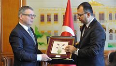 eský ministr zahranií Lubomír Zaorálek (vlevo) se 9. února v Izmiru setkal s...
