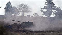 Turecké tké zbran ostelují z hranice u Kilisu oblast severní Sýrie.