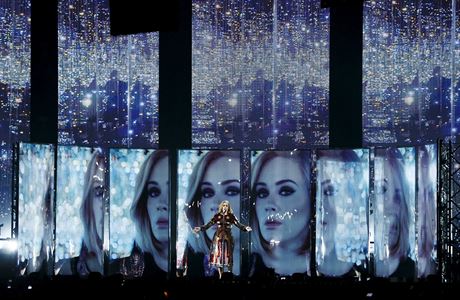 Adele pi svm vystoupen na BRIT Awards.
