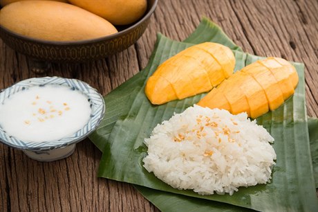 Rýe s kokosovým mlékem a mangem (Mango Sticky Rice)