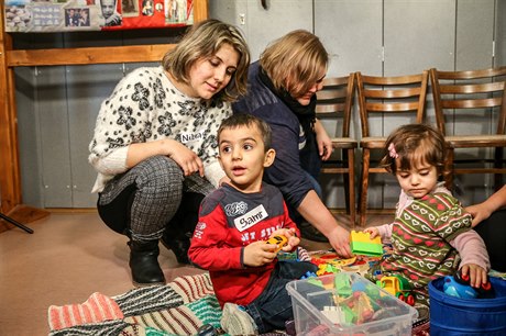 O skupinu uprchlík se starají pracovníci Slezské diakonie. Do osmi týdn by...