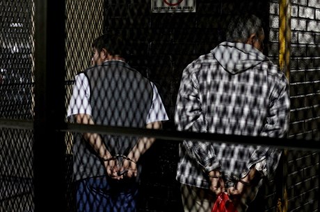 Guatemalský soud odsoudil dva bývalé dstojníky ke 360 letm vzení za vrady,...