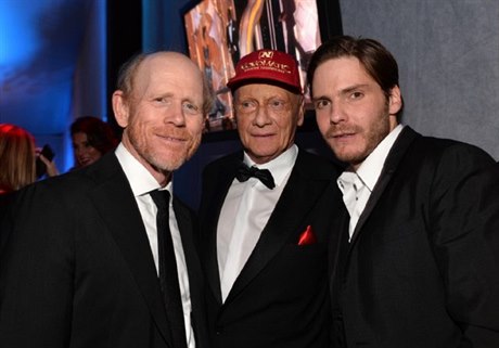 Reisér Ron Howard, závodník Niki Lauda a jeho herecký pedstavitel Daniel...