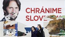 Potrhan volebn billboardy strany SMER v Bratislav.