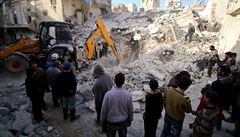 Jen za den 20 náletů. Povstalecké čtvrti syrského Aleppa jsou pod palbou
