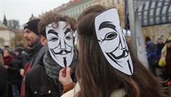 Na demonstraci se objevila i maska Anonymous