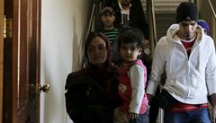 První minuty iráckých uprchlík opt v rodné zemi po návratu z Finska.