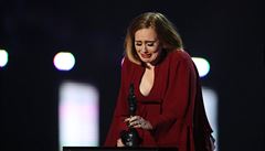 Adele nezakryla své emoce pi pebírání ceny za celosvtový úspch.