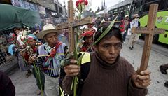 Domorodí lidé prvodem 25. února v Guatemale pipomínají Národní den za...