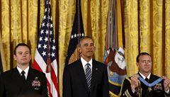 Medaile cti (Medal of honor) je nejvy��� vojensk� vyznamen�n�.