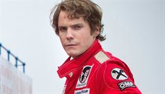 Daniel Brühl ve filmu Rivalové.