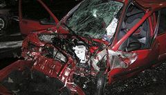 Na Chrudimsku opět zemřel osmnáctiletý řidič. Nepřežil náraz do stromu