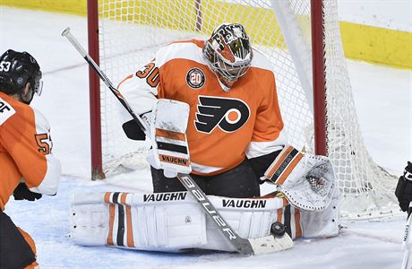 Branká Michal Neuvirth si ve Flyers výrazn polepí.