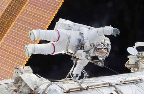 Astroanut u stanice ISS (ilustraní foto).