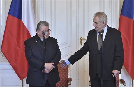 Prezident Miloš Zeman (vpravo) a kardinál Dominik Duka se sešli na Pražském...