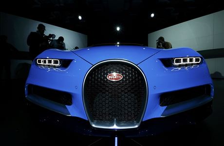 Nový vz Bugatti Chiron na enevském autosalonu. Jde o aktuáln nejrychlejí...