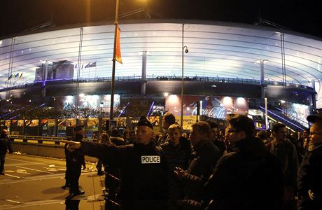 Operace policist ped stadionem Stade de France