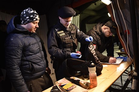 Padesátka policist se na hranicích v Mikulov na Beclavsku zapojila do...
