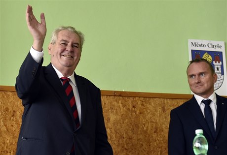Cestu po Karlovarském kraji ukončil prezident Miloš Zeman návštěvou města Chyše.