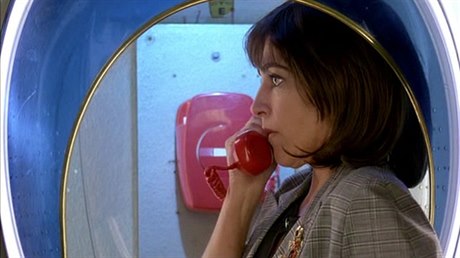 Carmen Maura ve filmu Pedra Almodóvara Ženy na pokraji nervového zhroucení.