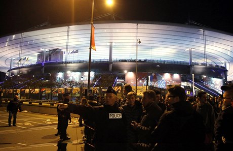 Operace policist ped stadionem Stade de France