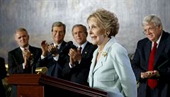 Nkdejí první dáma USA Nancy Reaganová.
