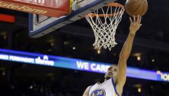 Basketbalisté Warriors překonali rekord NBA. Curry trefil 300 trojek