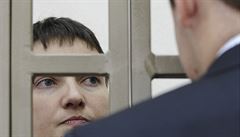 Savčenková zpívala u soudu ukrajinskou hymnu, verdikt nad ní se blíží