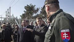 Robert Fico na návtv slovenských policist nasazených na makedonských...