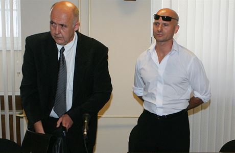 Pavel rytr (vpravo) se v roce 2007 ocitl u soudu, který eil úplatkáství....