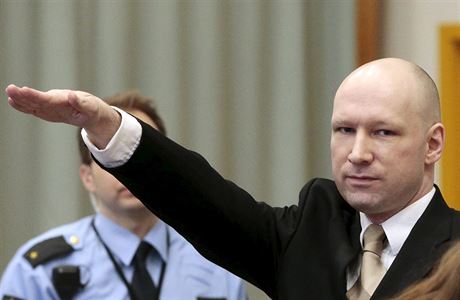 Masový vrah Andreas Breivik se ped soudem uvedl nacistickým pozdravem.