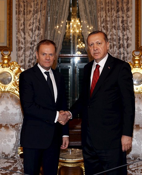 Donald Tusk a turecký prezident Recep Tayyip Erdogan.