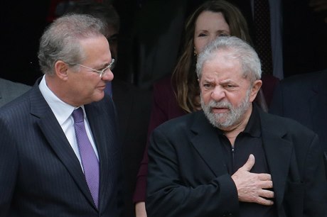 Luiz Inacio Lula da Silva (vpravo), bývalý prezident Brazílie, s předsedou...