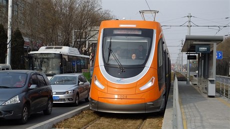 Nová esko-ínská tramvaj 27T zahájila provoz s cestujícími na nové lince ve...
