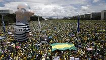 V hlavním městě Brasílii se například sešlo kolem 100 tisíc odpůrců...