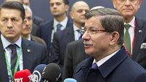 Pedseda tureck vldy Ahmet Davutoglu pijd na summit EU a mluv s mdii.