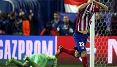 JuanFran Torres z Atlétika Madrid slaví vítznou penaltu v osmifinále Ligy...