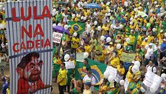 ‚Dilmo, odstup!‘ Asi milion lidí protestoval v Brazílii proti prezidentce