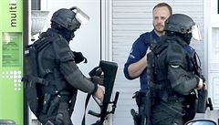 Písluníci protiteroristické jednotky na pedmstí Bruselu.