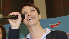 Frauke Petryová se raduje z volebního úspchu své strany.