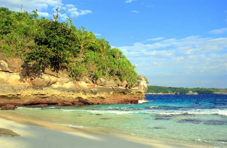 Secret Beach na ostrov Nusa Ceningan