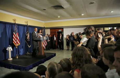 Americk prezident Barack Obama spolu se svou enou Michelle na tiskov...