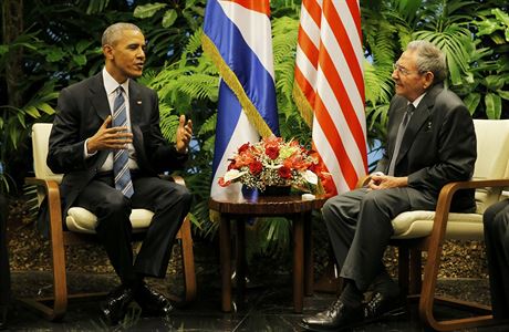 Barack Obama a Ral Castro se setkali v Havan.