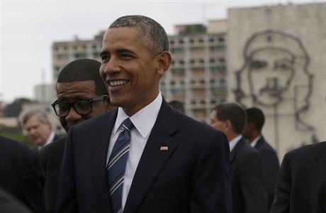 Obama pi ceremoniálu na námstí Revoluce v Havan.