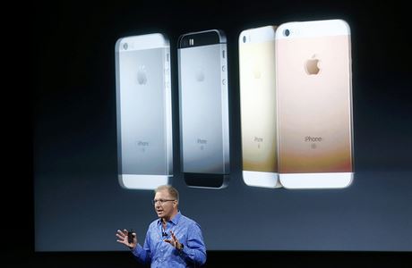 Greg Joswiak mluv o novm modelu iPhone SE.
