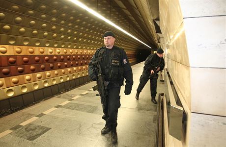 Policie kontroluj kad zhyb v metru, kde by mohla bt teoreticky umstna...