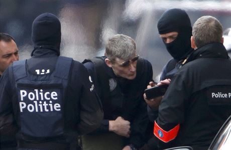 Bruselt policist ptraj po strjcch ternho teroristickho toku.